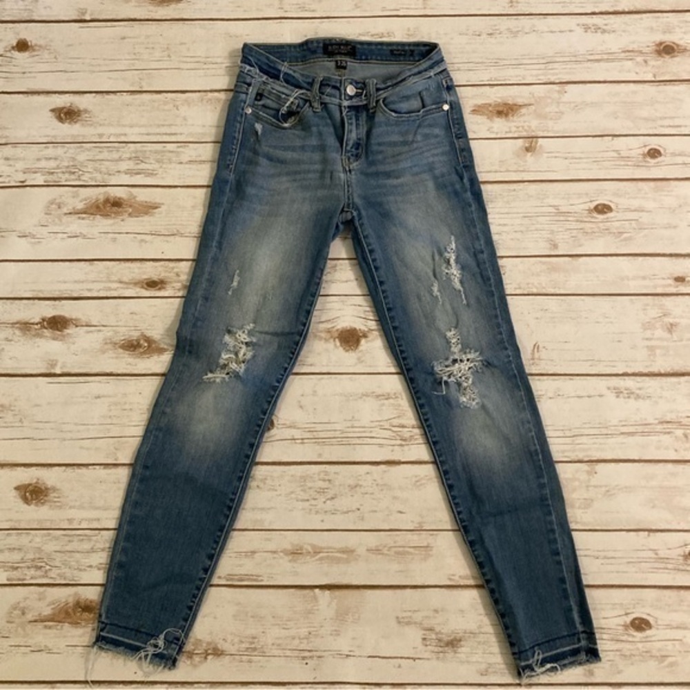 Judy Blue Los Angeles Distressed Mid Rise Skinny Fit Jeans 3/26